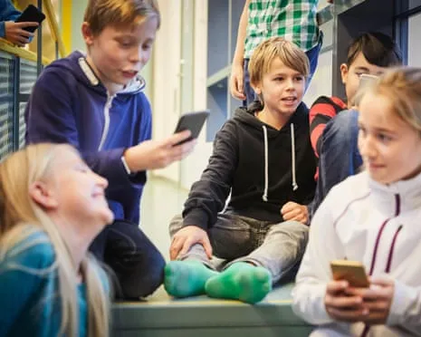 Sweden to Enforce Nationwide Cellphone Restriction in Classrooms